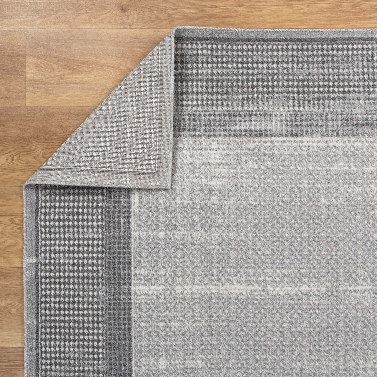 Quadalio Light Grey Modest Rug